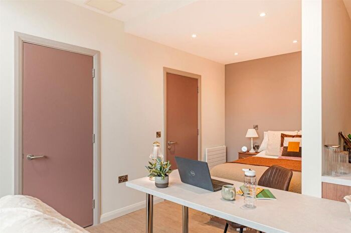 Studio To Rent In Elmwood Avenue, Belfast, BT9