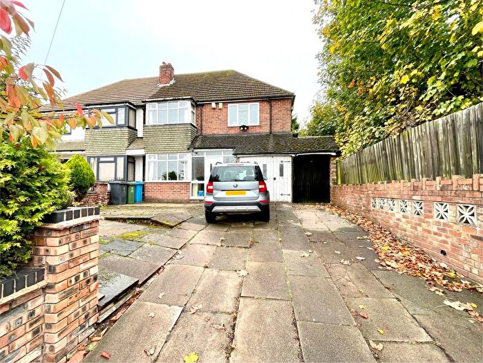 3 Bedroom Semi-detached House For Sale In Hobnock Road, Essington, Wolverhampton, WV11