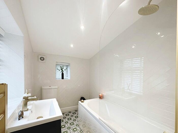 2 Bedroom Cottage To Rent In High Street, Blackwood, NP12