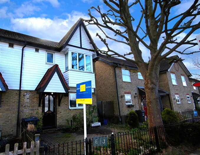 3 Bedroom Semi-Detached House To Rent In Roding Lane North, Woodford Green, IG8