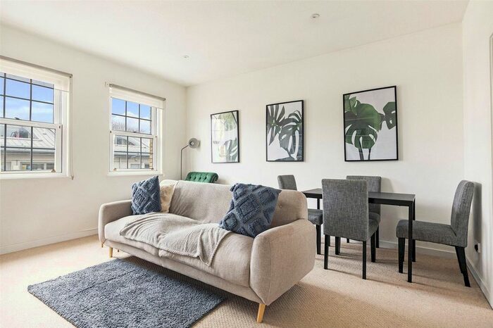 2 Bedroom Flat To Rent In Elizabeth Square, London, SE16