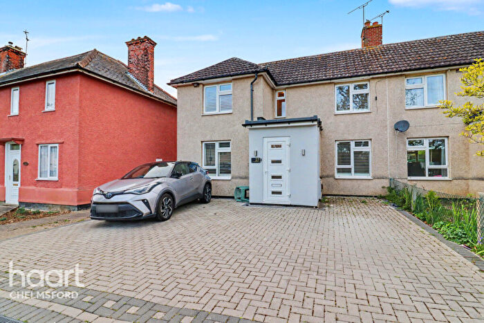 4 Bedroom Semi Detached House For Sale In Dixon Avenue, Chelmsford, CM1