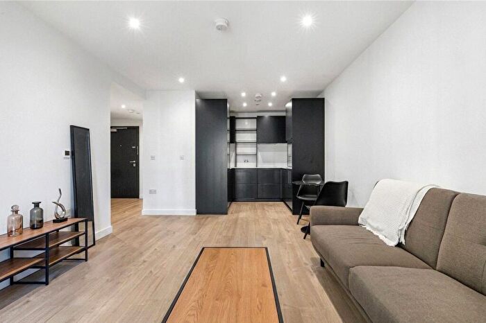 1 Bedroom Apartment For Sale In Damsel Grove, London, N4