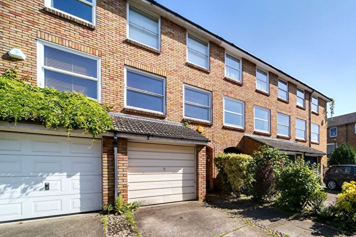 3 Bedroom Detached House To Rent In Stanmore Road, Richmond, TW9