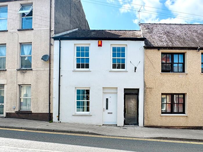 1 Bedroom Flat To Rent In Priory Street, Carmarthen, SA31