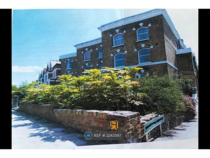 2 Bedroom Flat To Rent In Crystal Palace, London, SE20