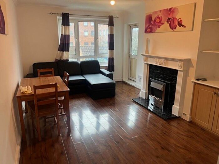3 Bedroom Apartment To Rent In , Broadfield Walk, B16