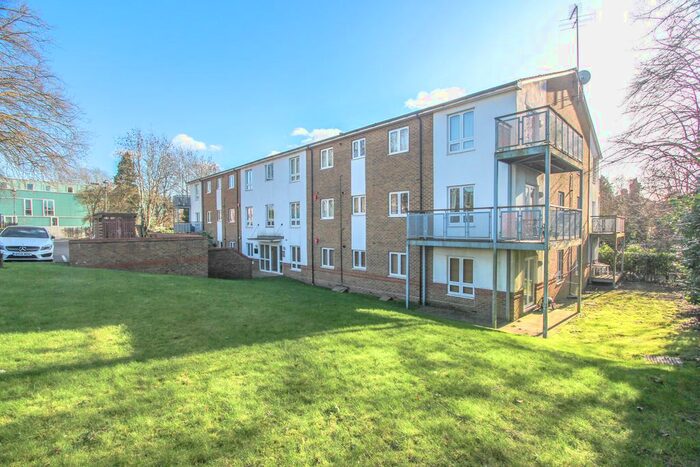 2 Bedroom Flat To Rent In Metropolitan Place, Rickmansworth Road, Watford, Hertfordshire, WD18