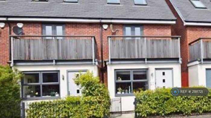 3 Bedroom Semi-Detached House To Rent In Highmarsh Cresent, West Didsbury, M20