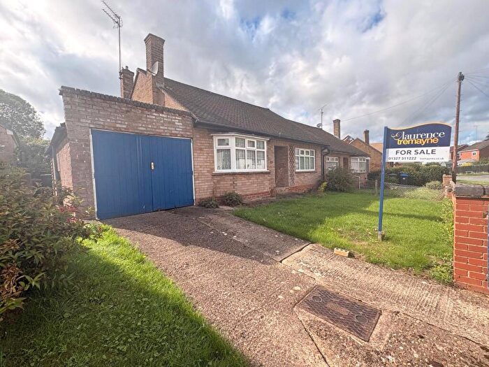 2 Bedroom Bungalow For Sale In Orchard Street, Daventry, Northamptonshire, NN11
