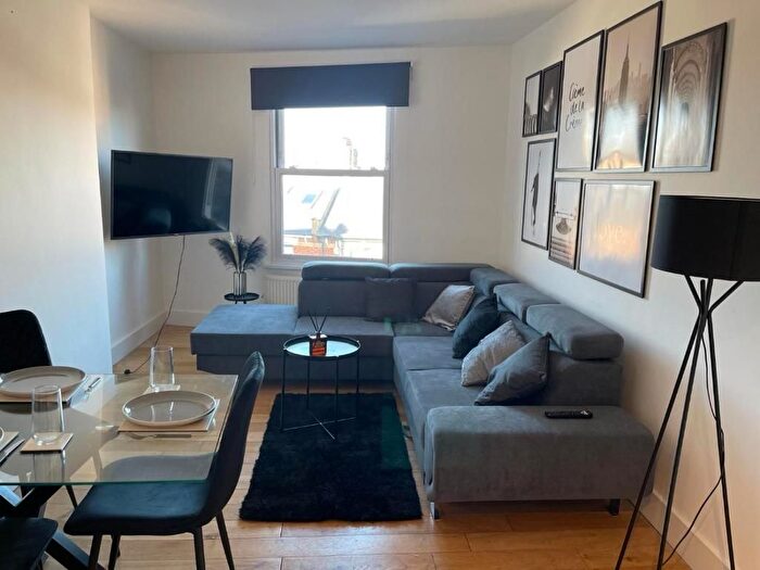 2 Bedroom Flat For Sale In Lillie Road, London, SW6