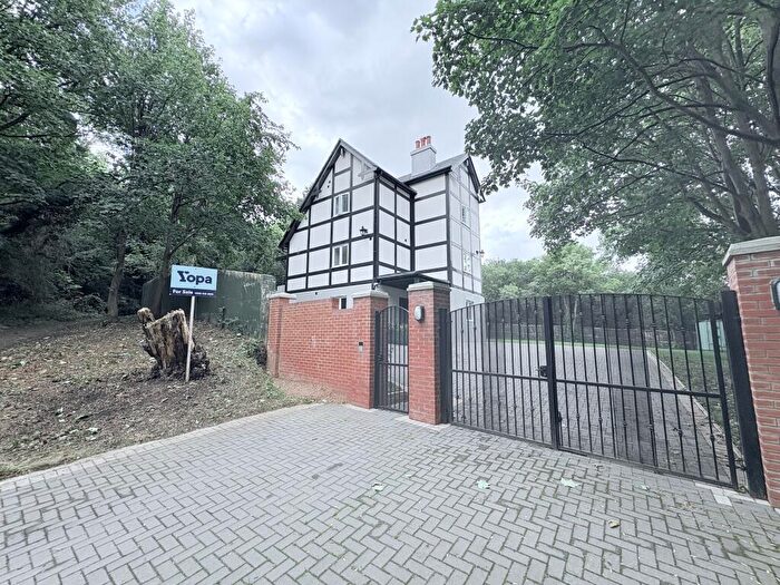 5 Bedroom Flat For Sale In Newgate Street, London, E4