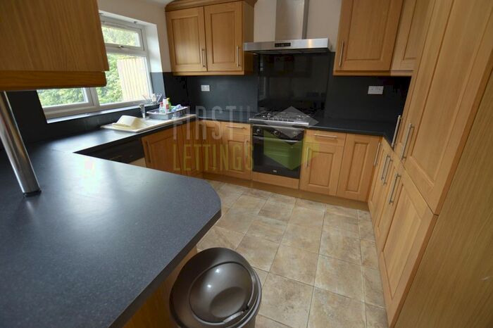 4 Bedroom Semi-Detached House To Rent In Stanfell Road, Clarendon Park, LE2