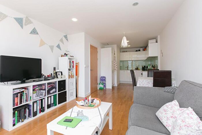 1 Bedroom Apartment To Rent In Highbury Gardens, Holloway Road, N7