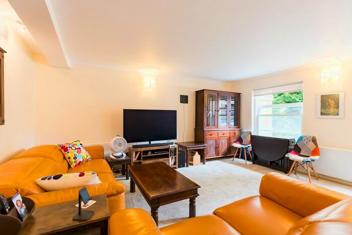 2 Bedroom Flat To Rent In Pembridge Gardens, Radford House, W2