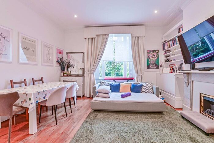 2 Bedroom Flat To Rent In Harley Road, Primrose Hill, London, NW3
