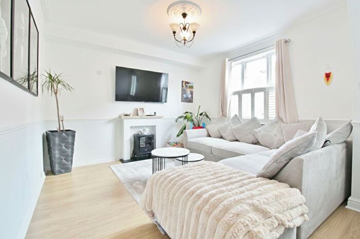3 Bedroom Terraced House For Sale In Algar Road, Isleworth, TW7