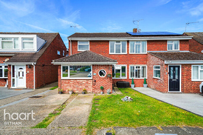 3 Bedroom Semi-Detached House For Sale In Broomfield, Silver End, CM8