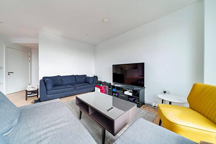 1 Bedroom Flat To Rent In Tarling House, Elephant And Castle, London, SE17