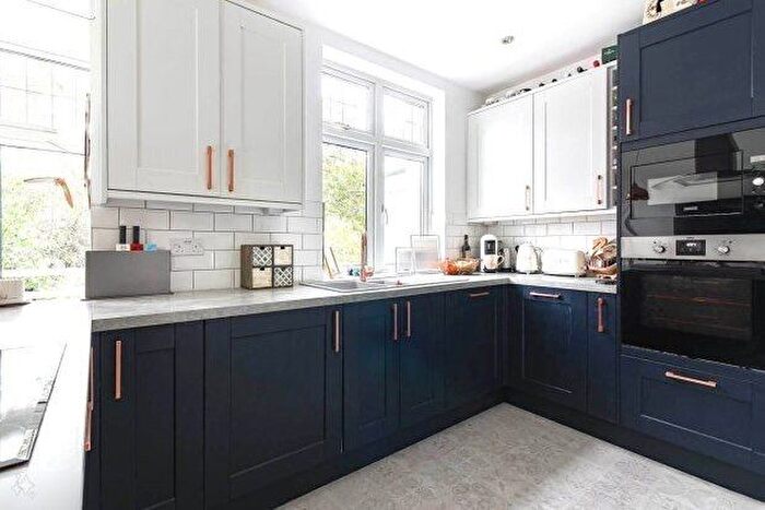 4 Bedroom End Of Terrace House To Rent In Arundel Drive, Woodford Green, IG8