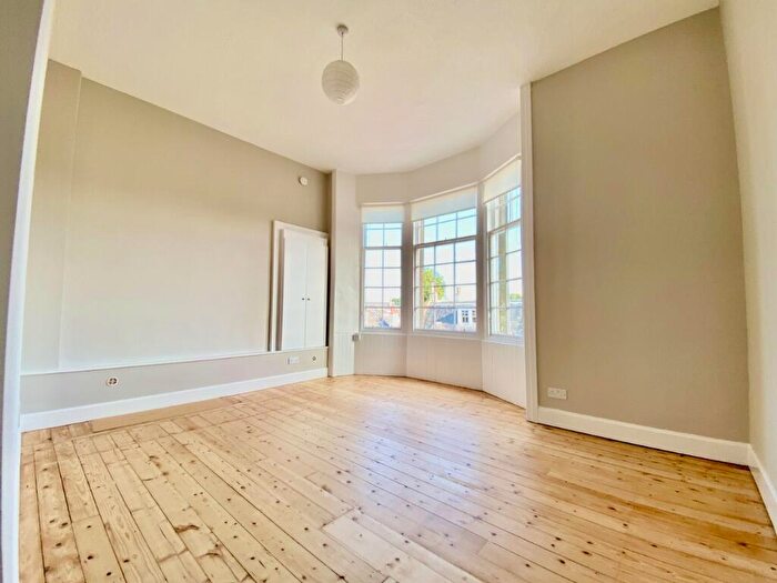 2 Bedroom Flat To Rent In Corbiehill Road, Davidsons Mains, Edinburgh, EH4