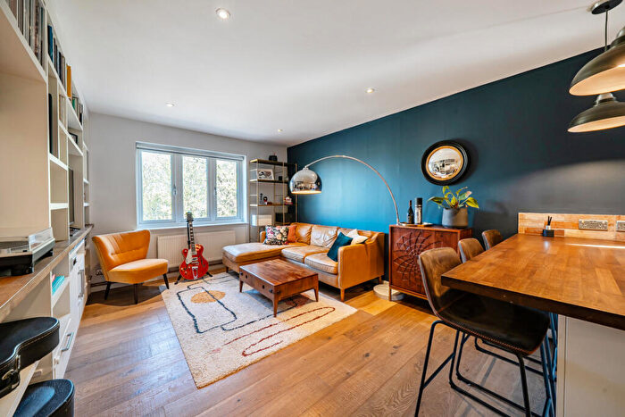 2 Bedroom Apartment For Sale In Dewar Street, London, SE15