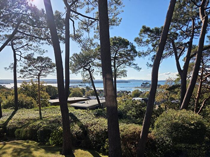 2 Bedroom Flat For Sale In Brownsea View Avenue, Poole, BH14