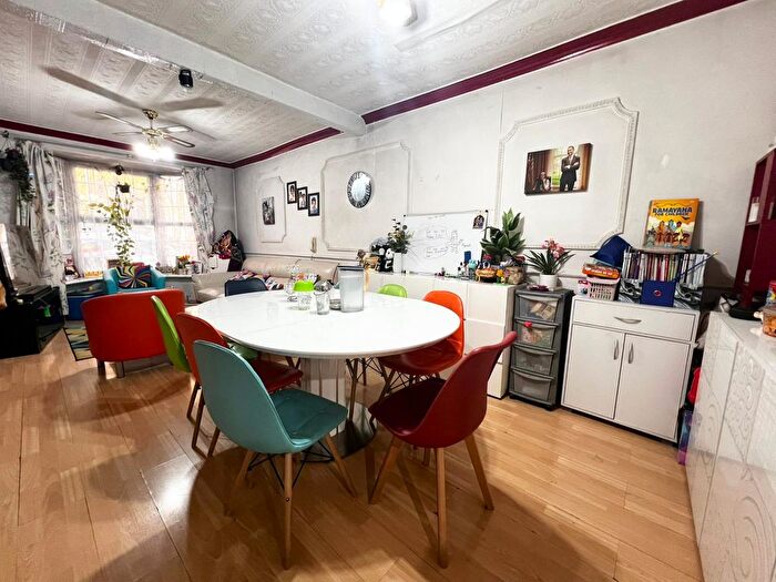 3 Bedroom Terraced House To Rent In Jedburgh Road, Plaistow, E13