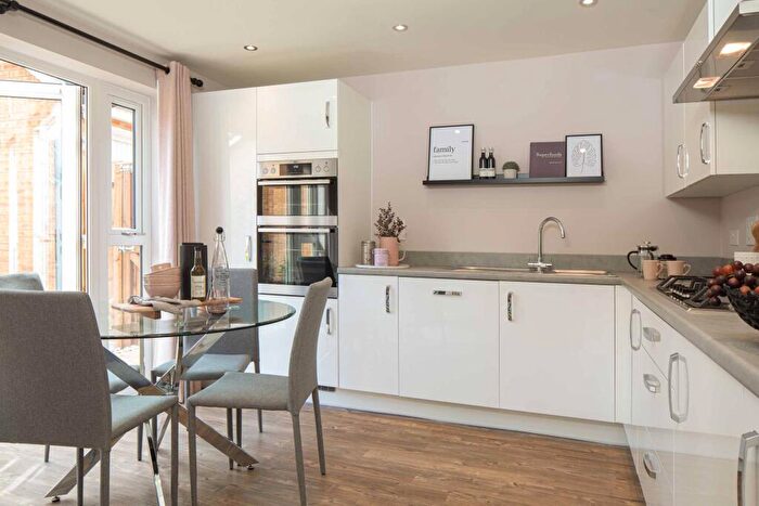 5 Bedroom Detached House For Sale In Stratford Drive Overstone, NN6