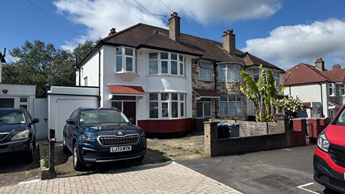 3 Bedroom Terraced House To Rent In The Rise, Neasden, NW10