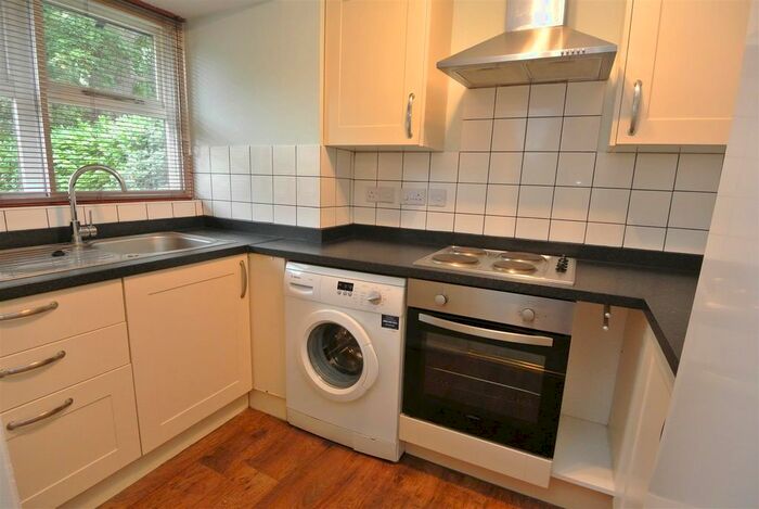 1 Bedroom Property To Rent In Rowhurst Avenue, Addlestone, KT15