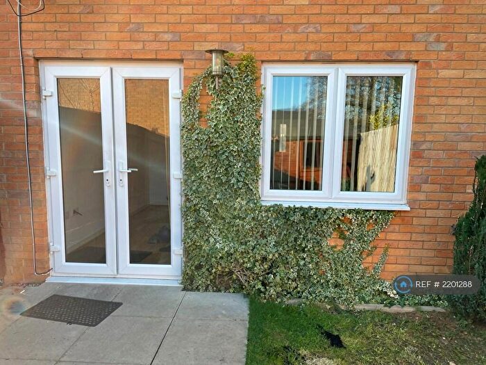 2 Bedroom Terraced House To Rent In Clarence Gardens, Luton, LU1