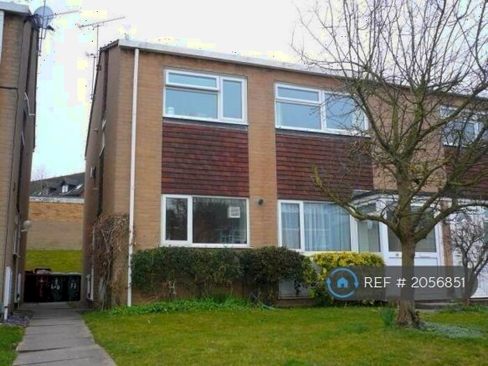 2 Bedroom Maisonette To Rent In Lower Elmstone Drive, Reading, RG31
