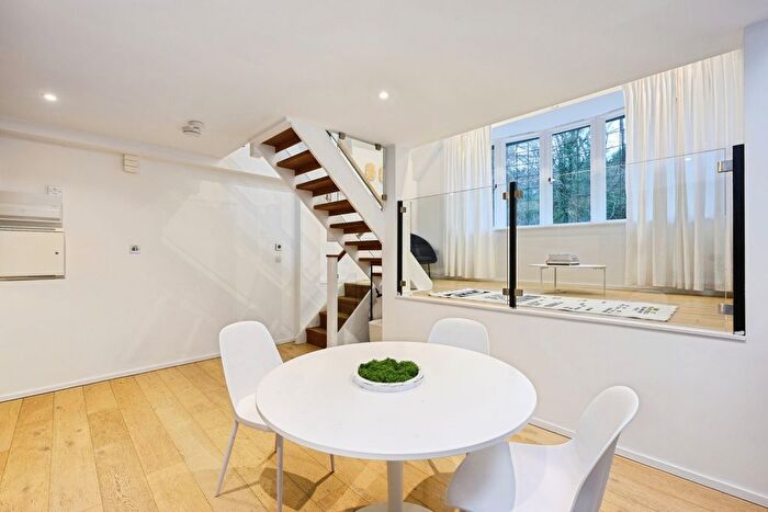 1 Bedroom Flat For Sale In London Road North, Merstham, Redhill, Surrey, RH1