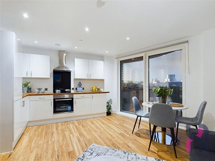 2 Bedroom Flat To Rent In Pomona Strand, Manchester, M16