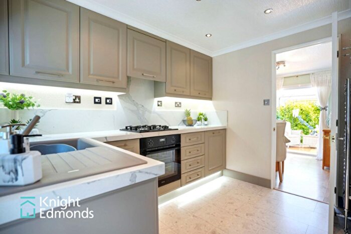 2 Bedroom Park Home For Sale In Lower Road, East Farleigh, ME15