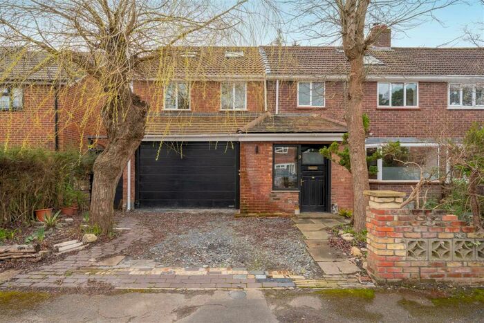 4 Bedroom Detached House To Rent In Beechwood Close, Ascot, SL5