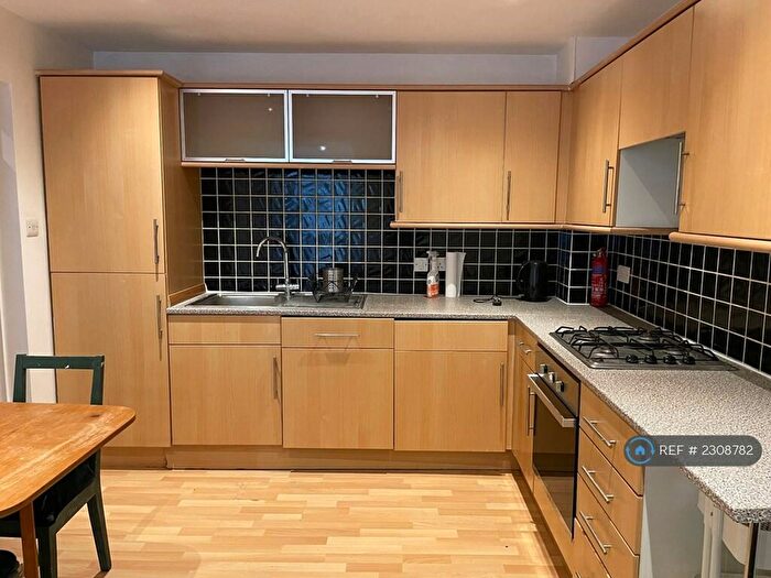 2 Bedroom Flat To Rent In Osbaldeston Road, London, N16