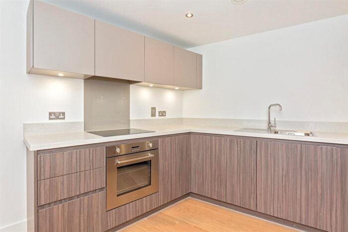 2 Bedroom Apartment To Rent In Chingford Mount Road, Chingford, E4