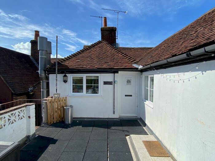 2 Bedroom Flat To Rent In Houchin Street, Bishops Waltham, SO32