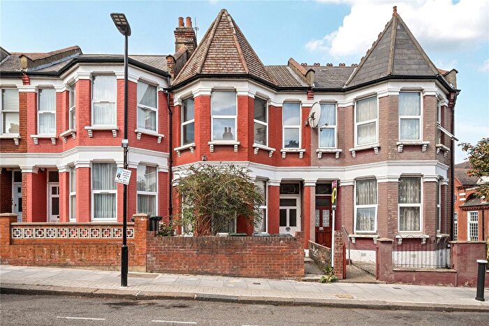 2 Bedroom Flat To Rent In Mattison Road, Harringay, London, N4
