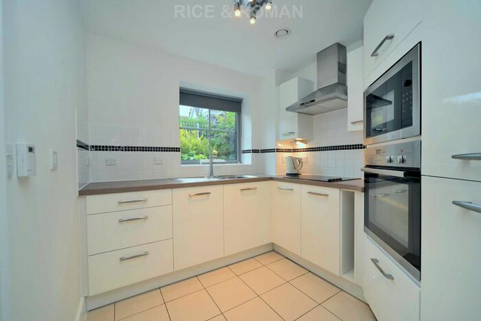 2 Bedroom Flat To Rent In Kingston Road, London, SW20