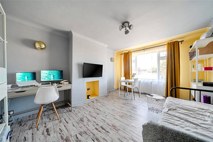 2 Bedroom Flat For Sale In Stanley Way, Orpington, BR5