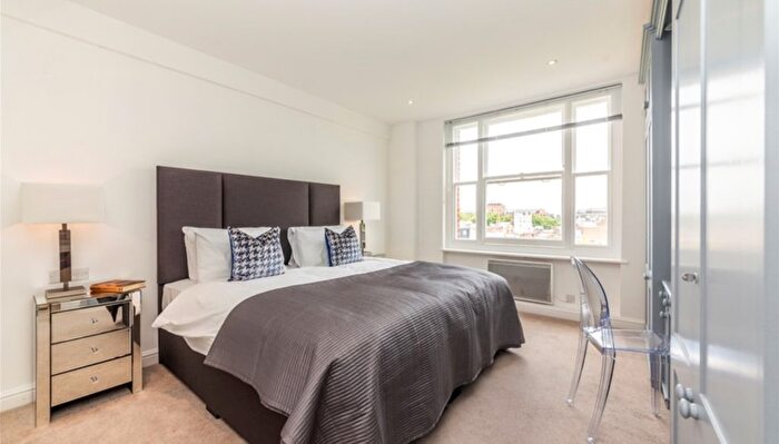 2 Bedroom Flat To Rent In Hill Street, Mayfair, W1J