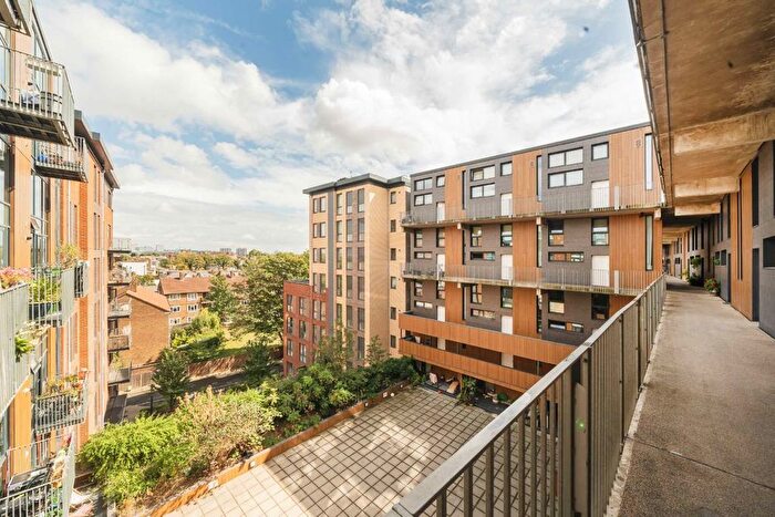 2 Bedroom Flat For Sale In Cowley Road, Acton, W3