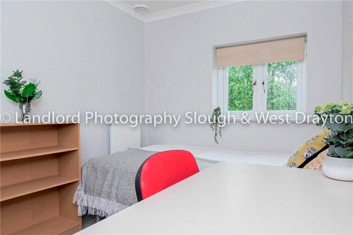 1 Bedroom Property To Rent In Broomfield, Guildford, Surrey, GU2