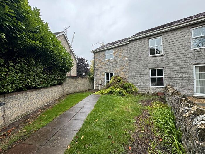 4 Bedroom Semi-Detached House To Rent In Mellanby Close, Street, Somerset, BA16