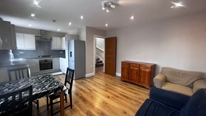 2 Bedroom Flat To Rent In Perstwood Avenue, Kenton, HA3