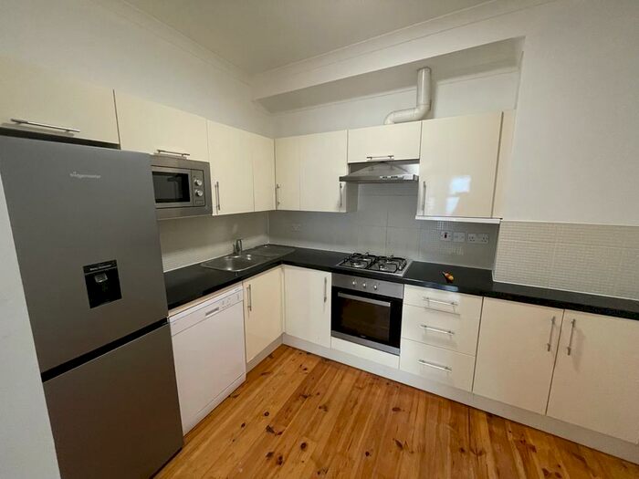 2 Bedroom Apartment To Rent In Archway Road, Highgate, London, N6