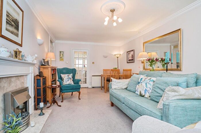 2 Bedroom Apartment For Sale In Lions Hall, Winchester, SO23